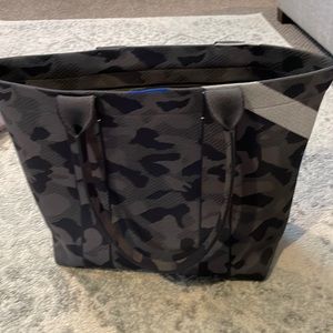 Rothy’s Black Camo Tote